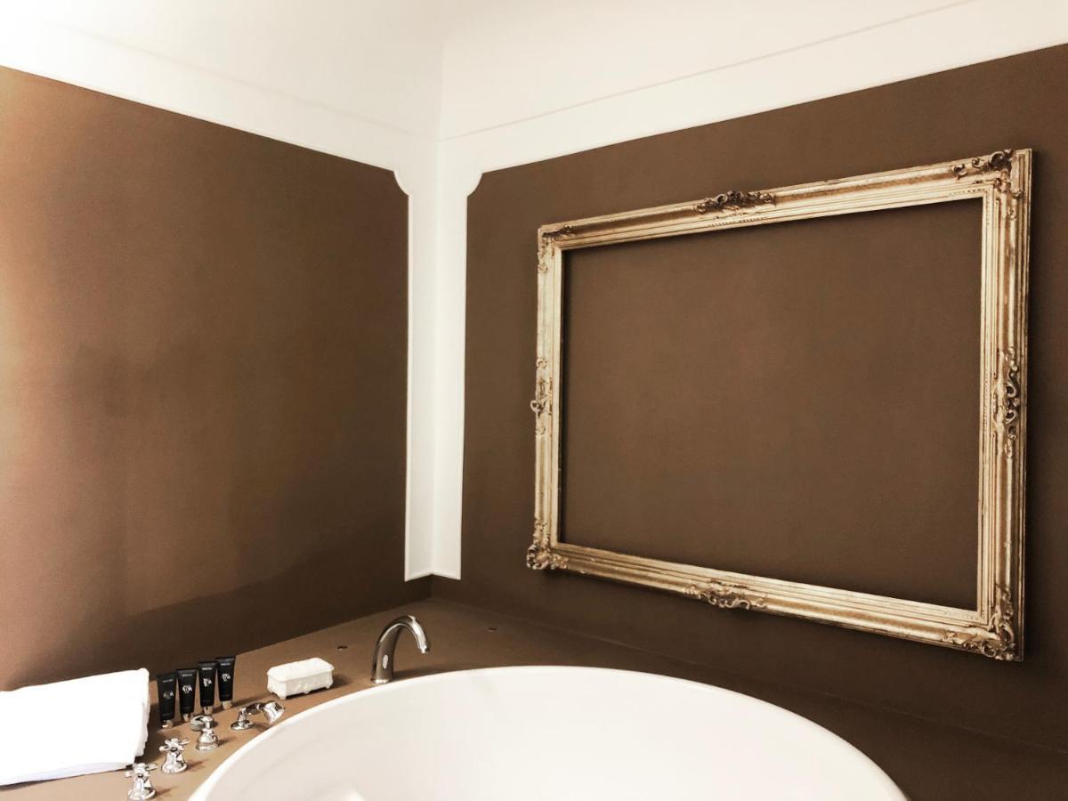 Deluxe Suite Spa Bath